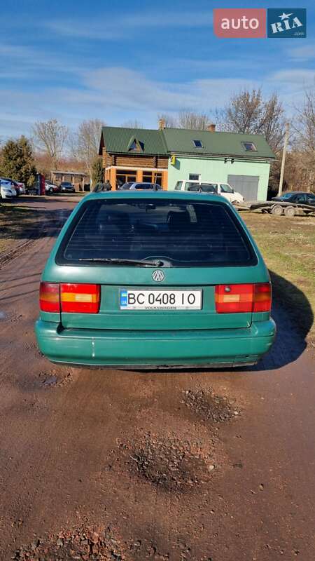 Універсал Volkswagen Passat 1994 в Шептицькому