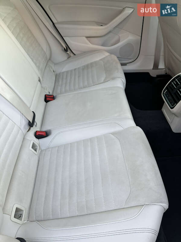 Седан Volkswagen Passat 2016 в Мукачевому