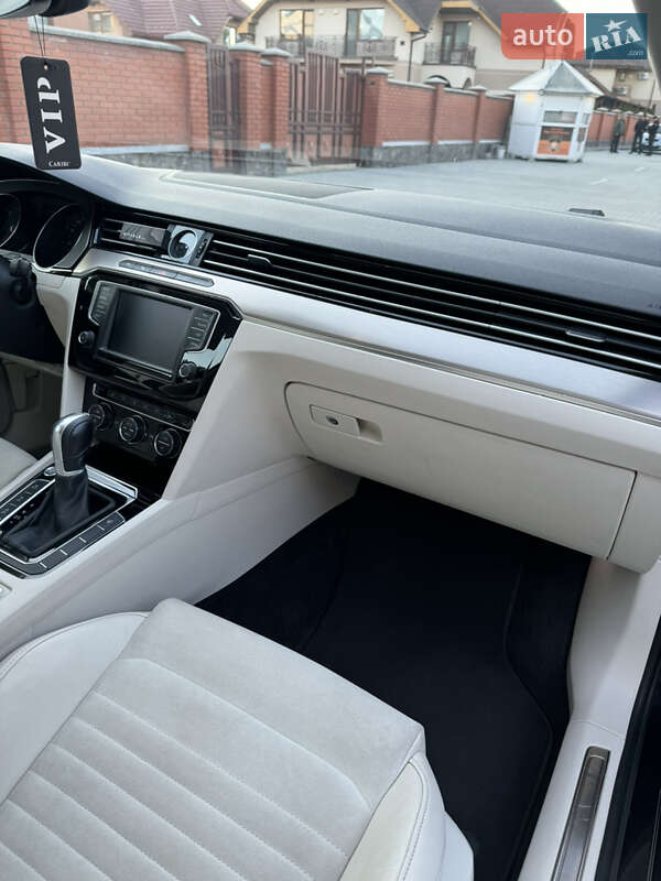 Седан Volkswagen Passat 2016 в Мукачевому