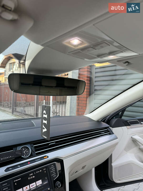 Седан Volkswagen Passat 2016 в Мукачевому