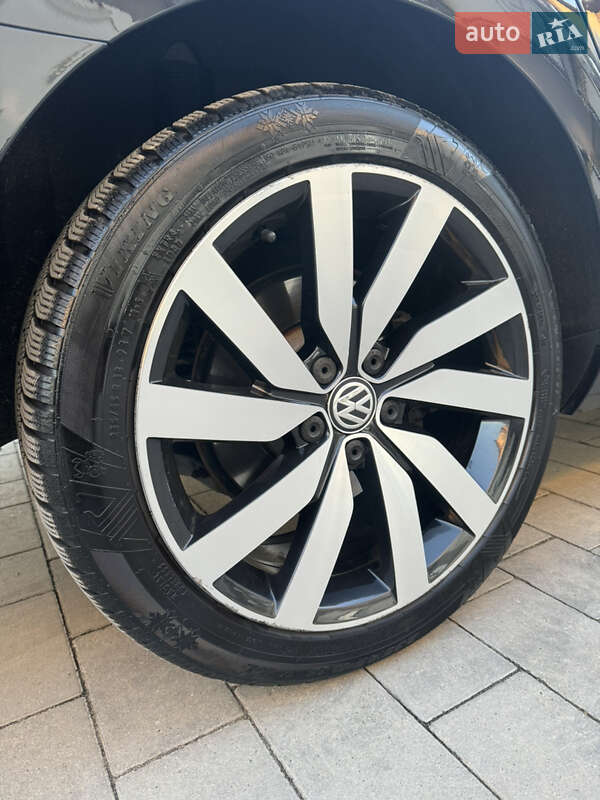 Седан Volkswagen Passat 2016 в Мукачевому