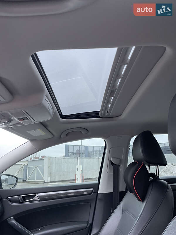 Седан Volkswagen Passat 2016 в Києві