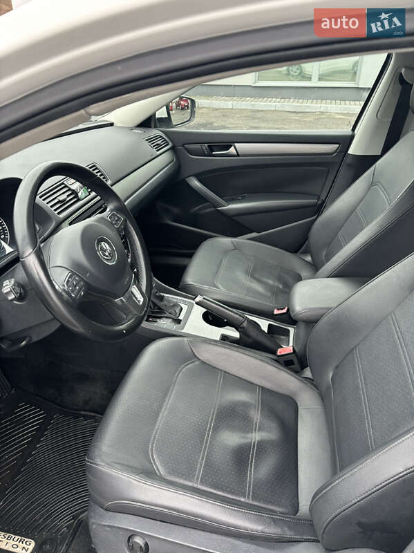 Седан Volkswagen Passat 2013 в Киеве