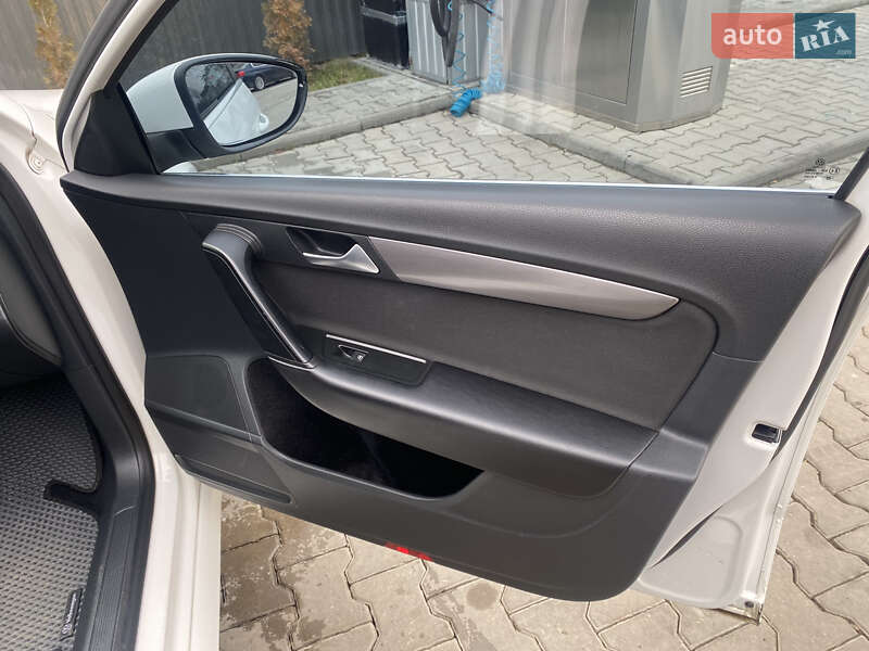 Седан Volkswagen Passat 2014 в Черновцах