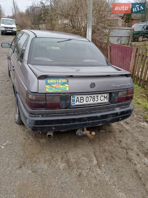 Седан Volkswagen Passat 1993 в Олевську