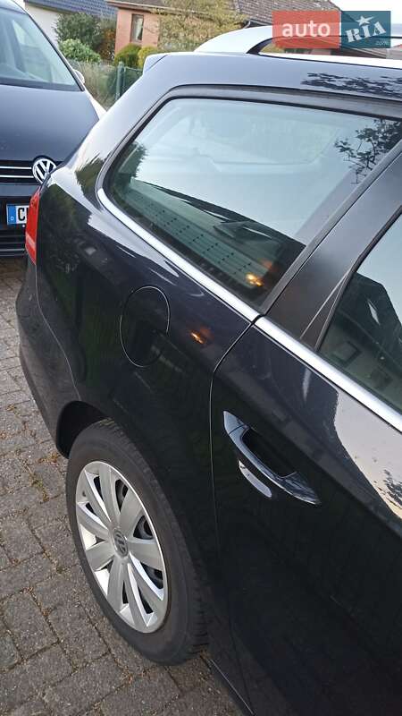 Універсал Volkswagen Passat 2013 в Житомирі