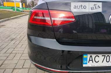 Седан Volkswagen Passat 2015 в Луцьку