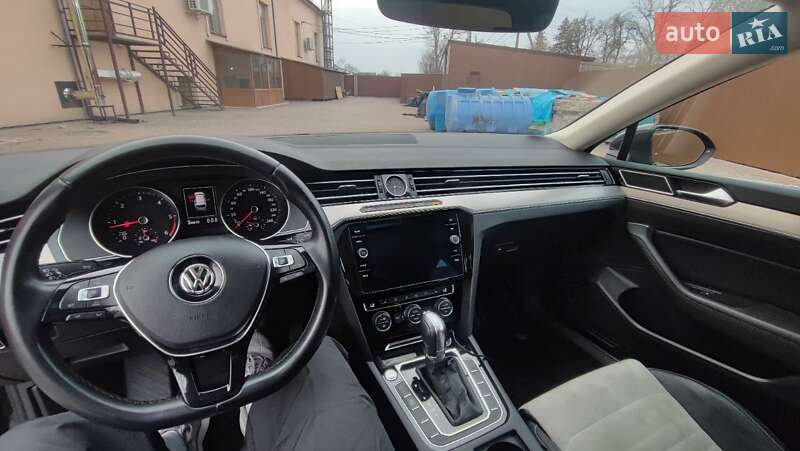 Универсал Volkswagen Passat 2018 в Киеве
