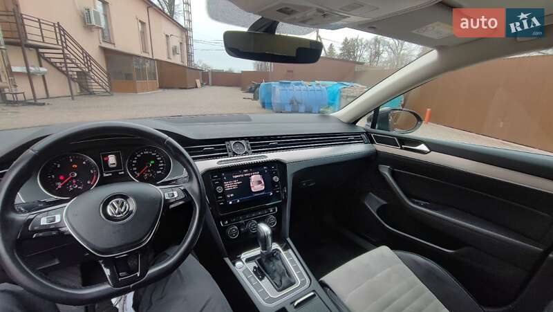 Универсал Volkswagen Passat 2018 в Киеве