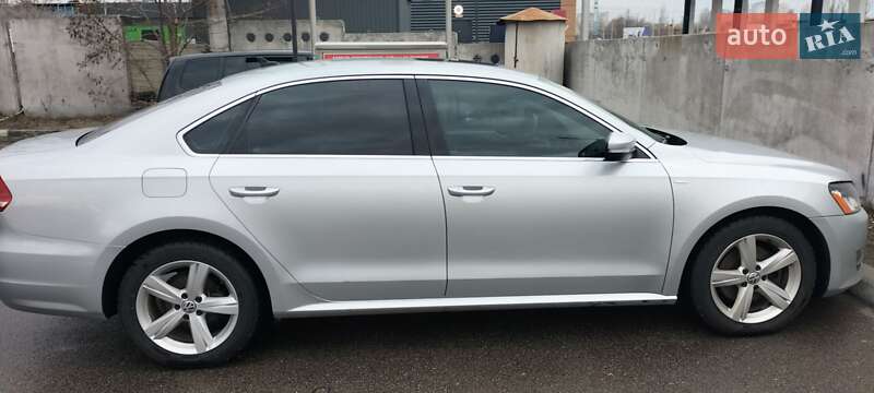 Седан Volkswagen Passat 2012 в Чернигове