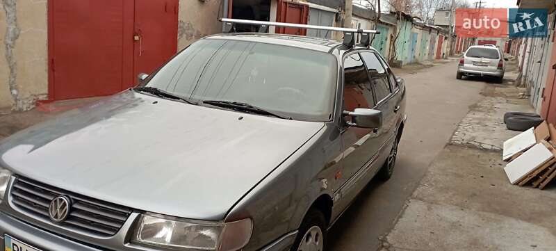 Седан Volkswagen Passat 1994 в Одессе