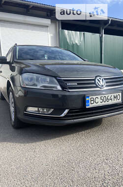 Універсал Volkswagen Passat 2012 в Львові