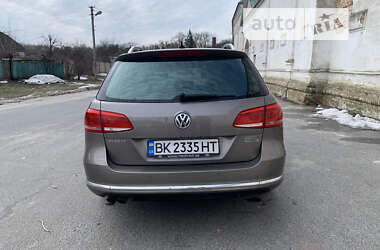 Универсал Volkswagen Passat 2011 в Новгород-Северском