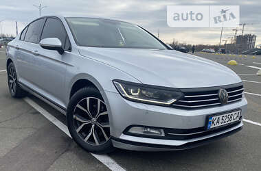 Седан Volkswagen Passat 2015 в Киеве