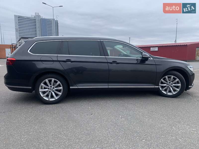 Универсал Volkswagen Passat 2017 в Киеве