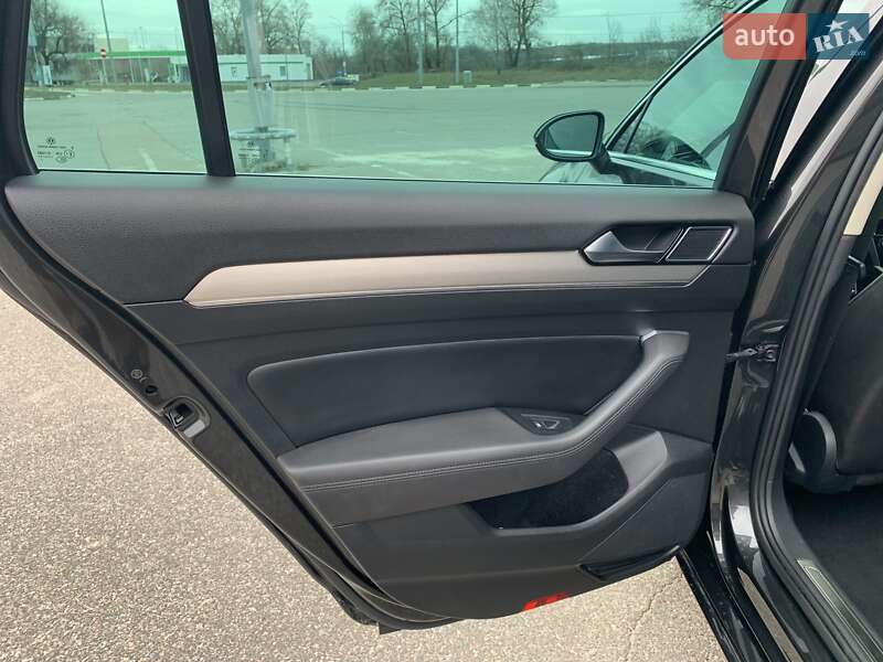 Универсал Volkswagen Passat 2017 в Киеве