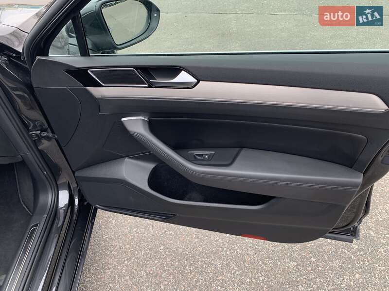 Универсал Volkswagen Passat 2017 в Киеве