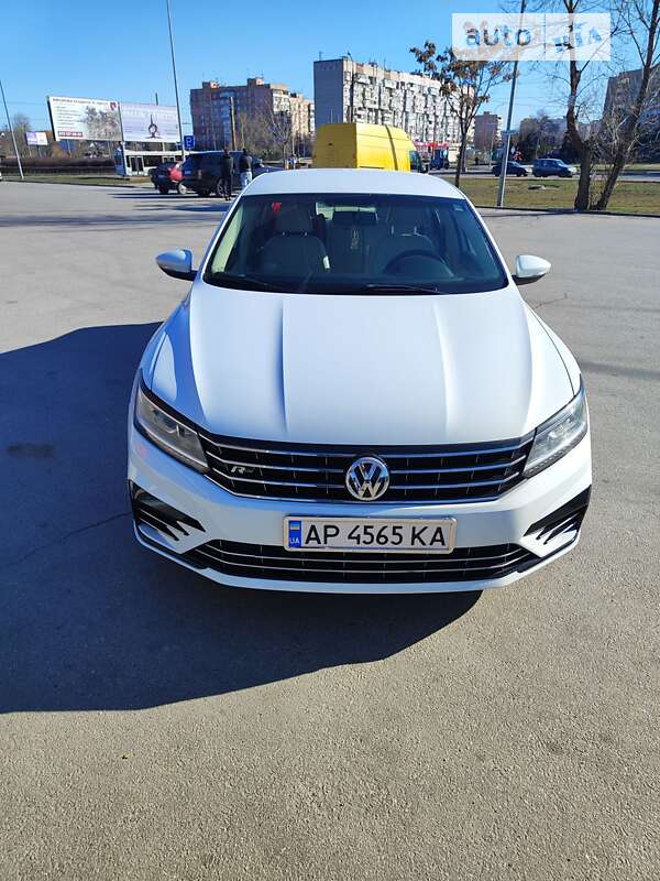 Седан Volkswagen Passat 2016 в Запорожье