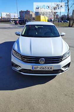 Седан Volkswagen Passat 2016 в Запорожье