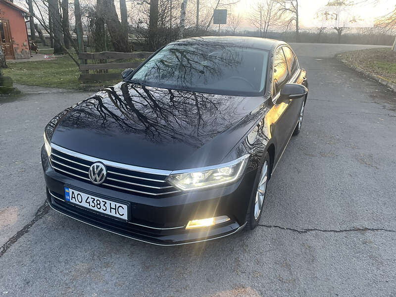 Седан Volkswagen Passat 2015 в Виноградові