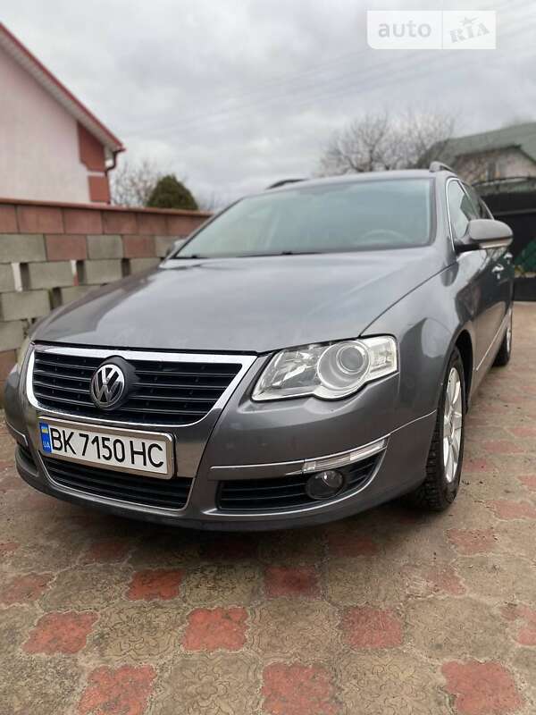 Универсал Volkswagen Passat 2005 в Дубровице