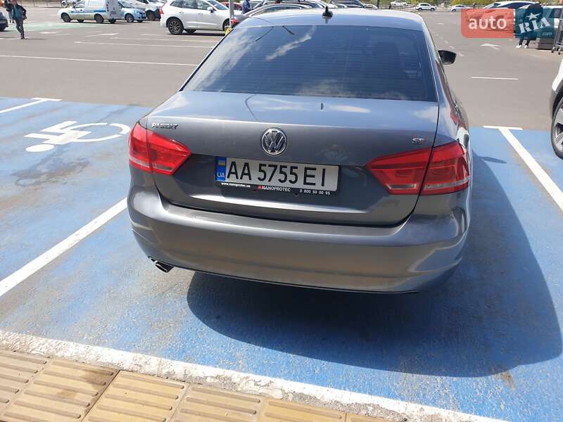 Седан Volkswagen Passat 2012 в Киеве