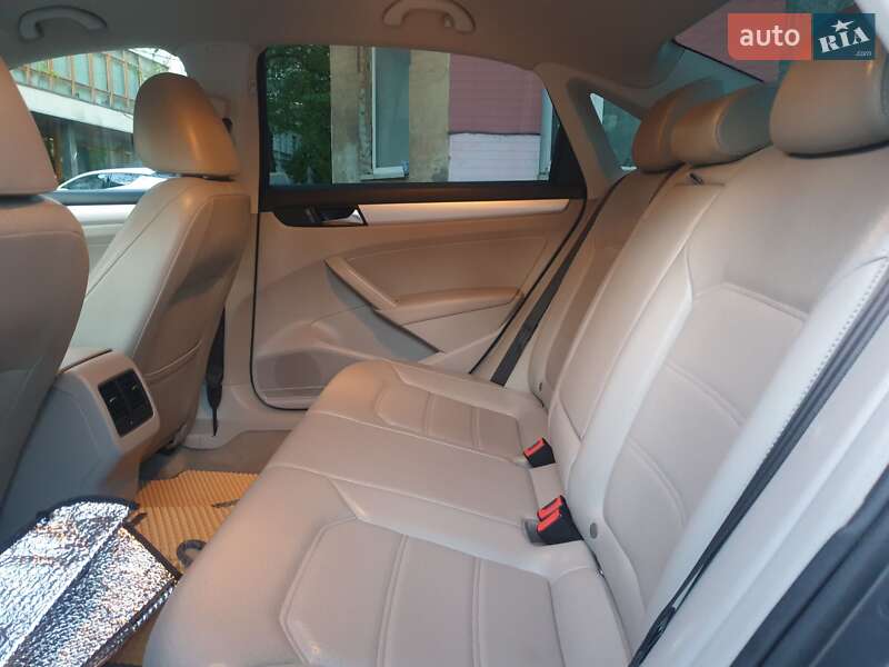 Седан Volkswagen Passat 2012 в Киеве