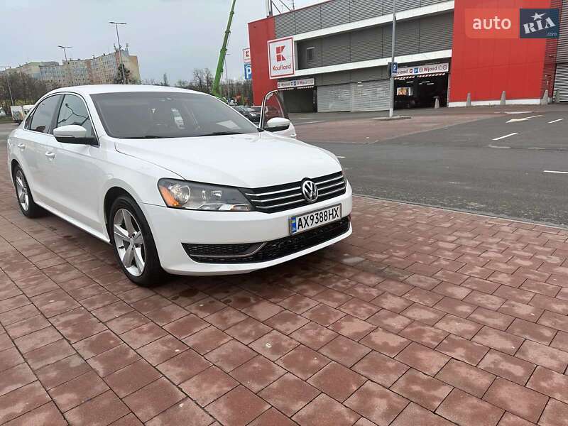 Седан Volkswagen Passat 2012 в Харкові