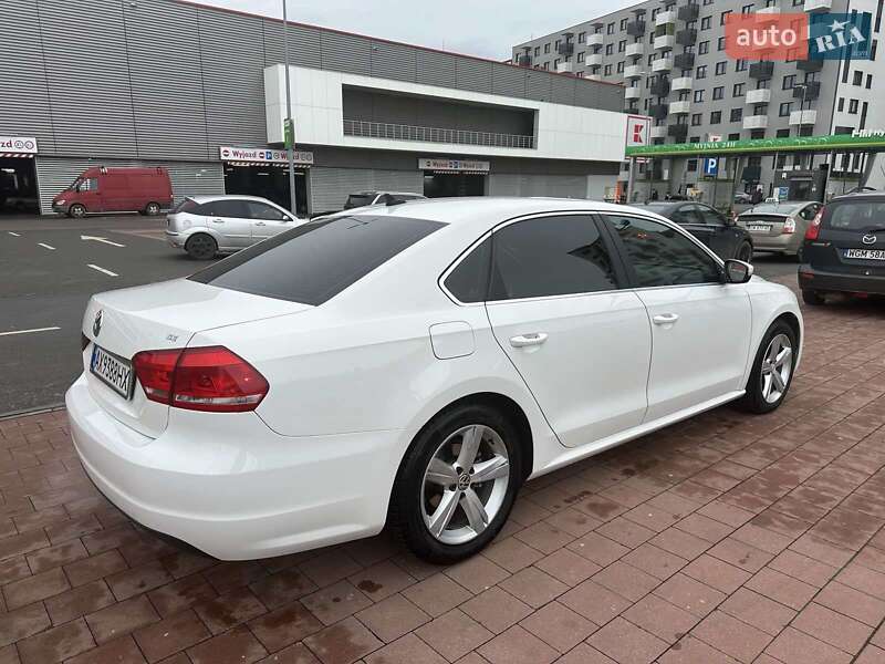 Седан Volkswagen Passat 2012 в Харкові