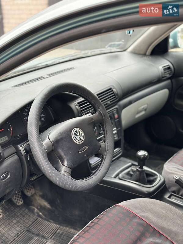 Універсал Volkswagen Passat 2000 в Рівному