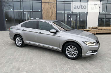 Седан Volkswagen Passat 2015 в Тернополі