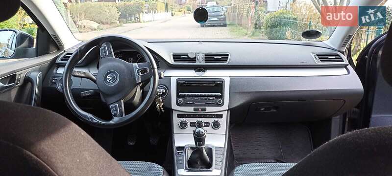 Універсал Volkswagen Passat 2013 в Житомирі