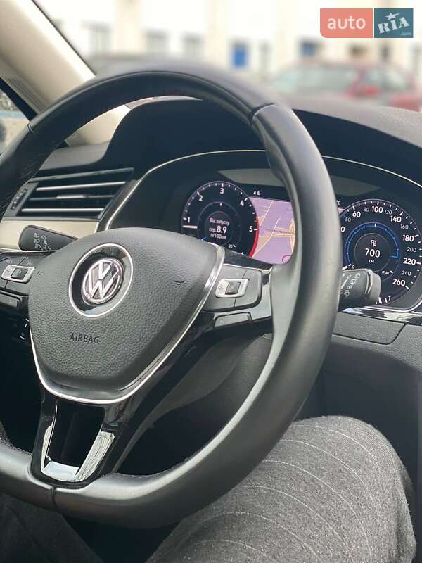 Универсал Volkswagen Passat 2017 в Львове