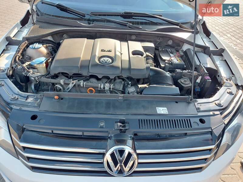 Седан Volkswagen Passat 2011 в Киеве