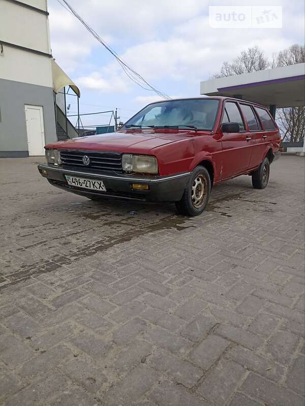 Універсал Volkswagen Passat 1985 в Чернівцях