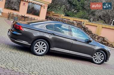 Седан Volkswagen Passat 2015 в 