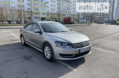 Седан Volkswagen Passat 2014 в Івано-Франківську