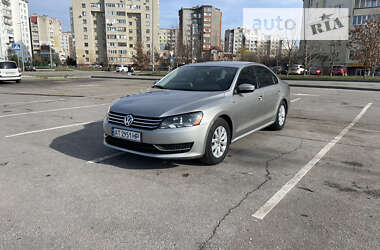 Седан Volkswagen Passat 2014 в Ивано-Франковске