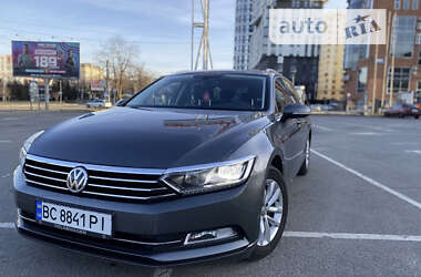 Универсал Volkswagen Passat 2017 в Львове