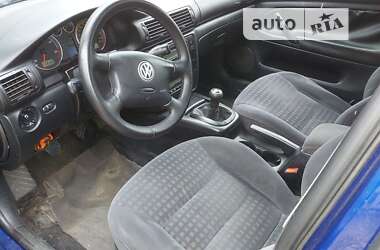 Седан Volkswagen Passat 2001 в Киеве