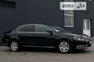 Седан Volkswagen Passat 2013 в Стрые