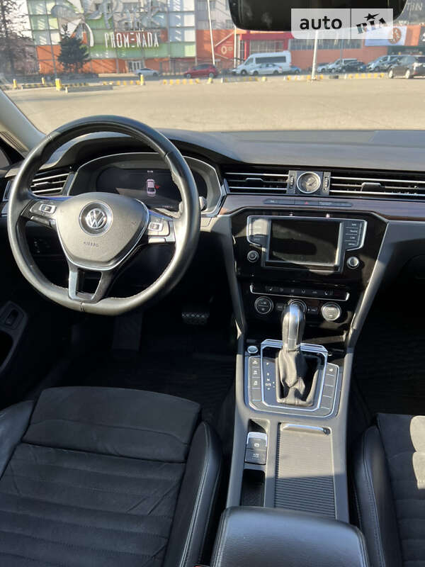 Седан Volkswagen Passat 2017 в Киеве