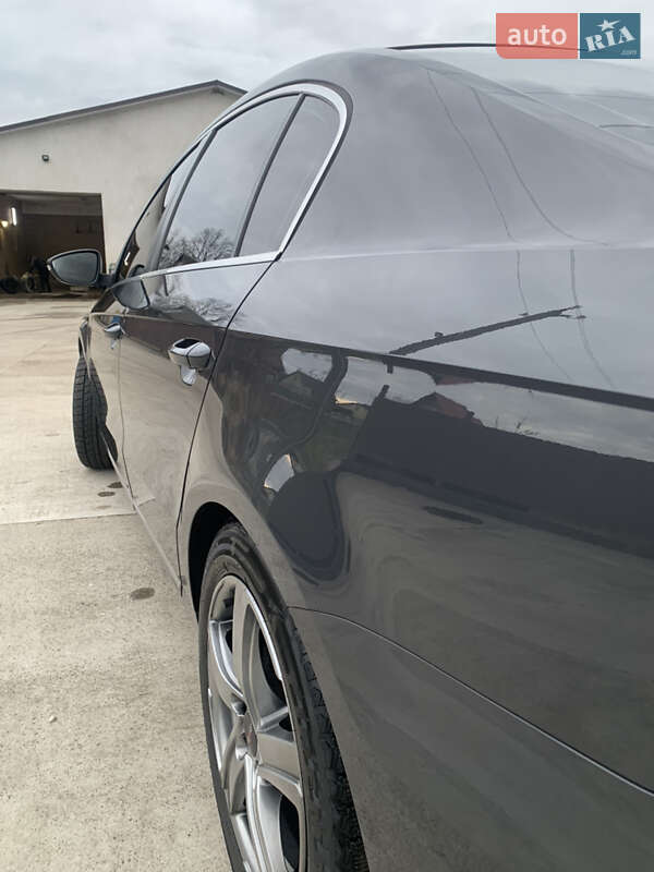 Седан Volkswagen Passat 2011 в Хусте