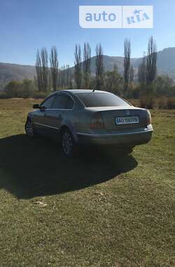 Седан Volkswagen Passat 2003 в Хусте