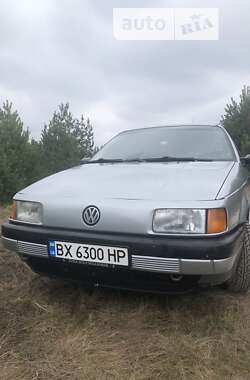 Седан Volkswagen Passat 1988 в Славуті