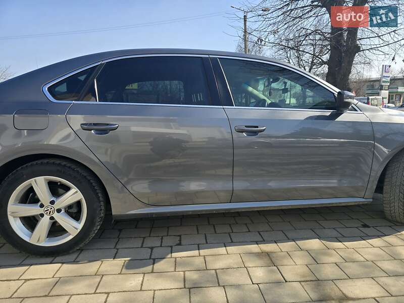 Седан Volkswagen Passat 2014 в Ивано-Франковске