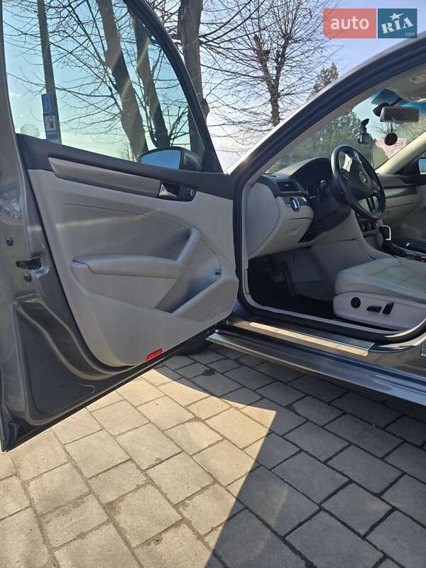 Седан Volkswagen Passat 2014 в Ивано-Франковске
