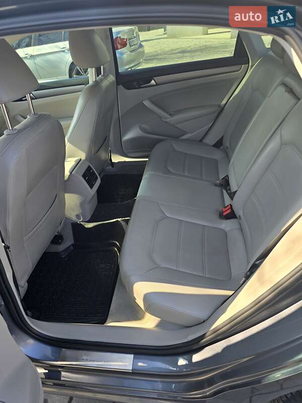 Седан Volkswagen Passat 2014 в Ивано-Франковске