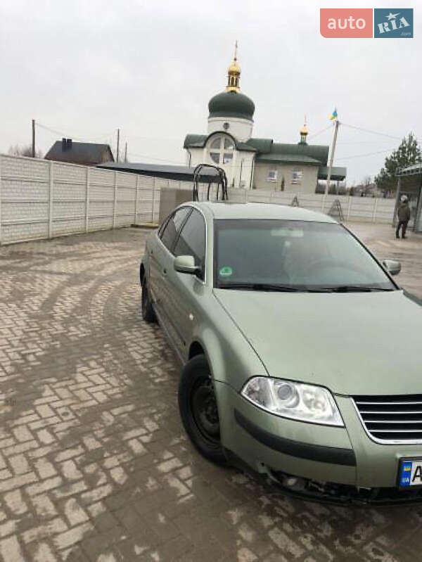 Седан Volkswagen Passat 2001 в Кременце