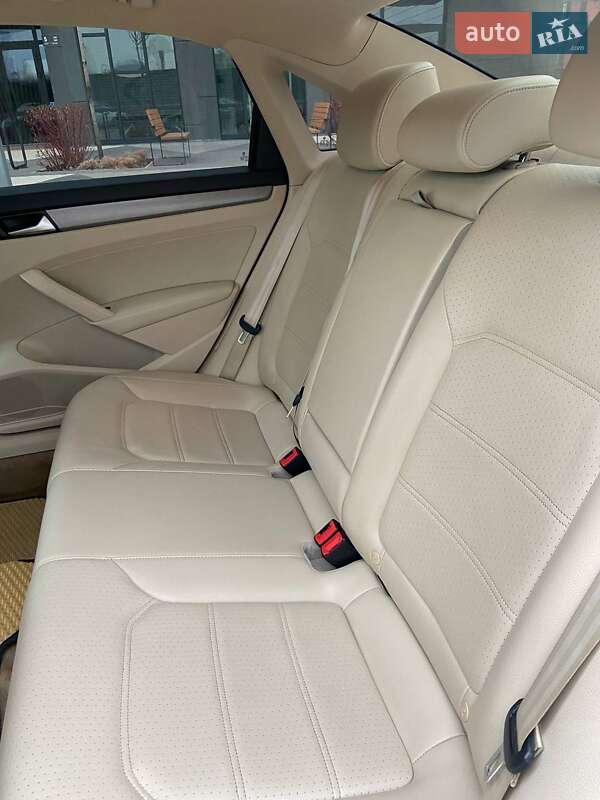 Седан Volkswagen Passat 2013 в Києві